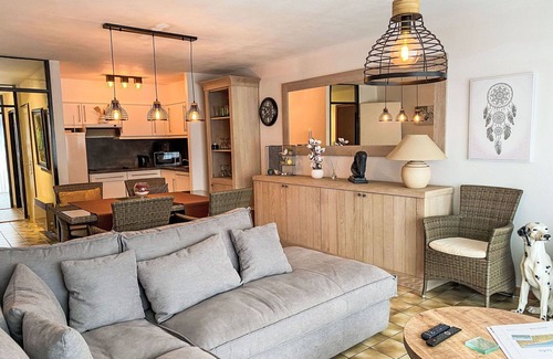 Bredene Apartment | Beautiful apartment for 4 guests with WIFI, TV, balcony and pets allowed