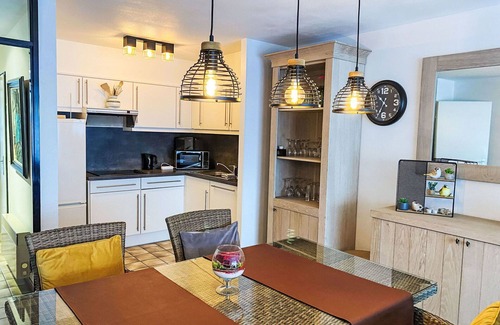 Bredene Apartment | Beautiful apartment for 4 guests with WIFI, TV, balcony and pets allowed