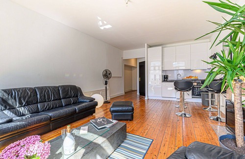 Auray Apartment | Beautiful apartment for 2 people with WIFI, TV, balcony and pets allowed