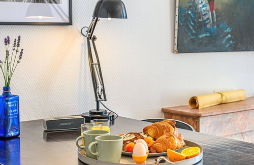 Auray Apartment | Beautiful apartment for 2 people with WIFI, TV, balcony and pets allowed