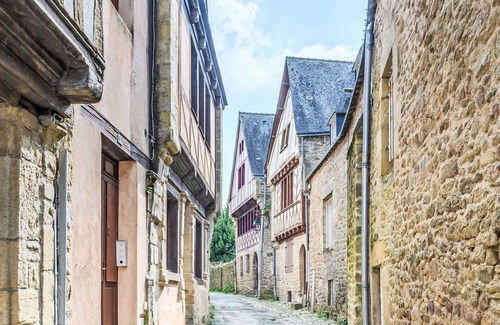 Auray Apartment | Beautiful apartment for 2 people with WIFI, TV, balcony and pets allowed