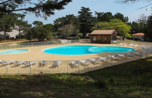 Saint-Georges-d'Oleron Apartment | Beautiful apartment for 2 guests with A/C, WIFI, pool, terrace and pets allowed
