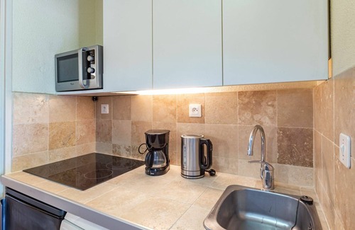 Toulon - Hyeres Apartment | Beautiful apartment for 4 people with WIFI, TV, terrace, pets allowed and panoramic view