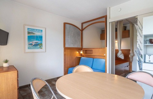 Toulon - Hyeres Apartment | Beautiful apartment for 4 people with WIFI, TV, terrace, pets allowed and panoramic view
