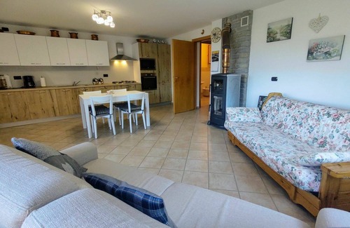 Colico Apartment | Beautiful apartment for 4 guests with WIFI, TV and patio