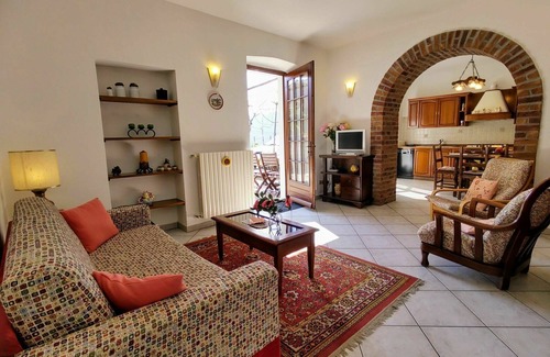 Luino Apartment | Beautiful apartment for 5 guests with WIFI, TV, terrace and pets allowed