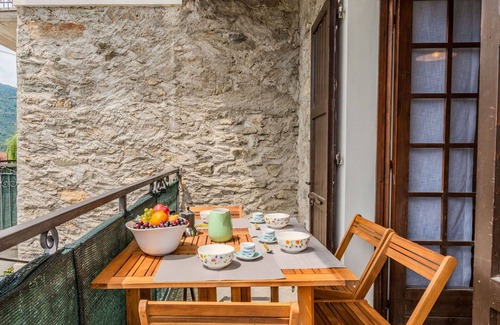 Peglio Apartment | Beautiful apartment for 5 guests with WIFI, TV, patio and pets allowed
