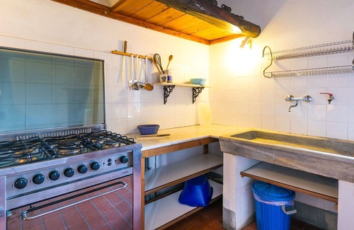 Pescia Apartment | Beautiful apartment for 6 people with pool, WIFI, TV, patio and pets allowed