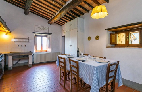 Pescia Apartment | Beautiful apartment for 6 people with pool, WIFI, TV, patio and pets allowed