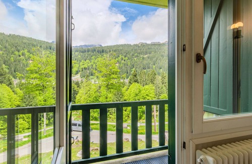 Madonna di Campiglio Apartment | Beautiful apartment for 4 people with TV, balcony and panoramic view