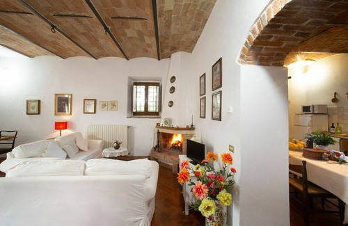 Romola Apartment | Beautiful apartment for 5 guests with pool, WIFI and panoramic view, close to Florence