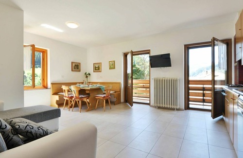 Moena Apartment | Beautiful apartment for 7 people with WIFI, TV, patio and pets allowed
