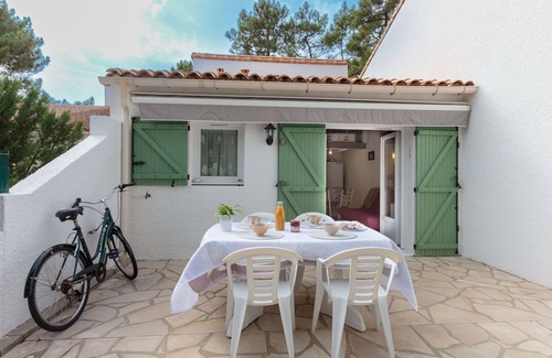 Les Mathes Apartment | Beautiful apartment for 4 guests with WIFI, TV, terrace and pets allowed