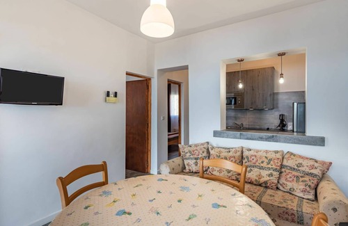 Sari-Solenzara House | Beautiful apartment in villa for 5 guests with WIFI, A/C, TV and patio