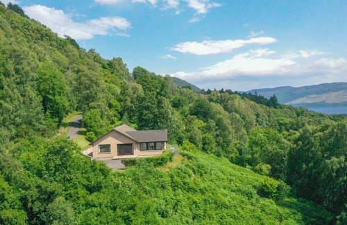 East Lewiston House | Beautiful apartment in villa for 6 guests with WIFI, TV, patio and panoramic view