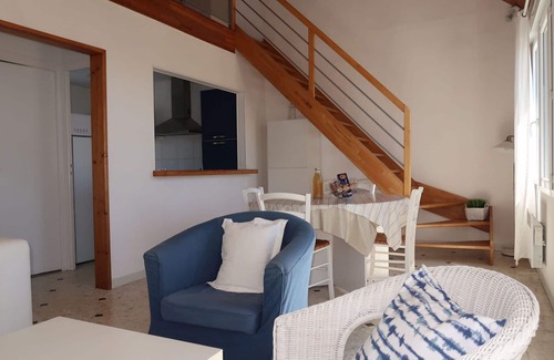 Plozevet House | Beautiful apartment in villa for 6 people with TV, terrace and pets allowed