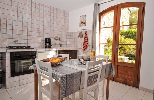 Velleron House | Beautiful apartment in villa for 4 people with pool, WIFI, TV and terrace