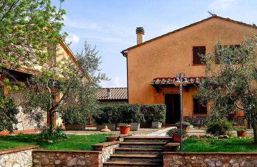 Lajatico Villa | Beautiful apartment in villa for 4 guests with pool, WIFI, TV and patio