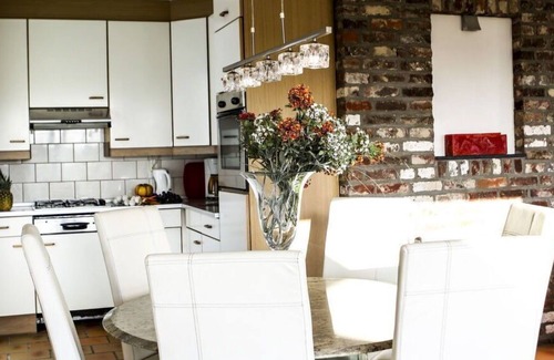 Landsrade House | Beautiful apartment in villa for 6 guests with WIFI, TV, terrace, pets allowed and parking