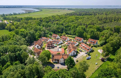 Zingst Apartment | Beautiful apartment in a quiet location in the vacation park!