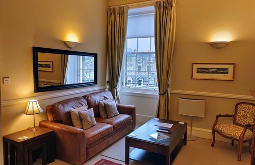 New Town Apartment | Beautiful Apartment in Edinburgh City Centre - License no. EH-69342-F