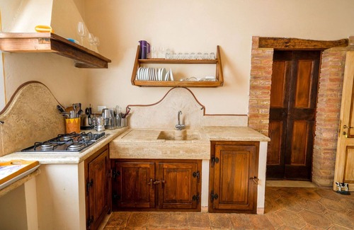 Asciano Villa | Beautiful apartment in villa with pool, WIFI, A/C, TV, pets allowed, panoramic view and parking