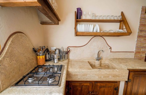 Asciano Villa | Beautiful apartment in villa with pool, WIFI, A/C, TV, pets allowed, panoramic view and parking