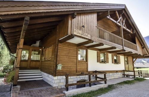 Penia House | Beautiful apartment in villa for 8 guests with WIFI, TV, balcony and pets allowed