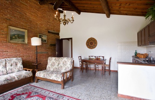 Cicogna House | Beautiful apartment in villa for 2 guests with pool, WIFI, veranda, pets allowed and panoramic v.