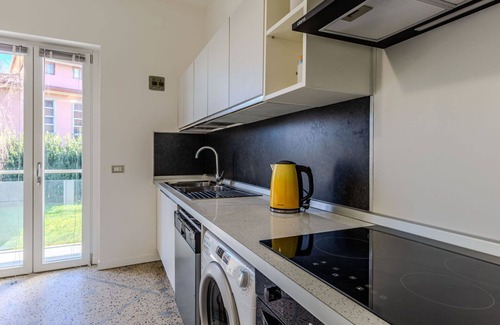 Dervio Villa | Beautiful apartment in villa for 6 guests with WIFI, A/C, TV, patio and pets allowed