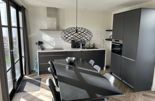 Noordoostelijk van Schaarsbergen House | Beautiful apartment in villa for 6 people with WIFI, pool, TV and terrace
