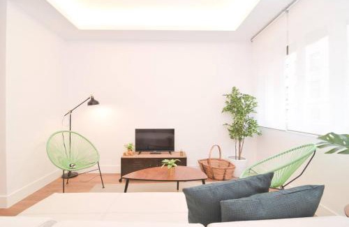 Chamberi Apartment | Beautiful Apartment in Quevedo by Batuecas