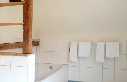 Ediger House | Beautiful apartment in villa for 4 people with WIFI, TV, pets allowed and parking