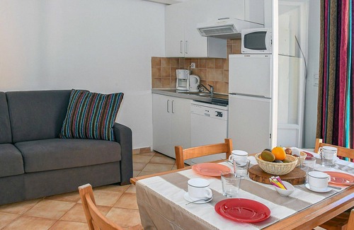 Pineto House | Beautiful apartment in villa for 6 people with pool, WIFI, A/C, TV, terrace and pets allowed