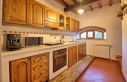 Montebonello Villa | Beautiful apartment in villa for 6 people with pool, WIFI, TV, veranda and pets allowed