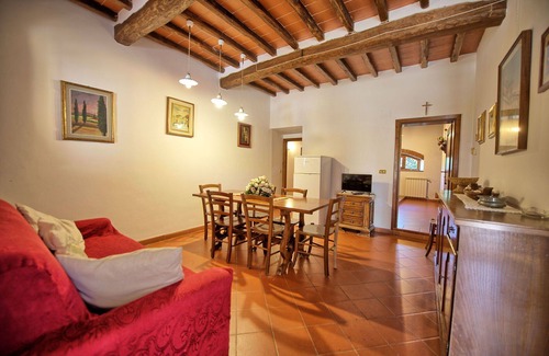 Montebonello Villa | Beautiful apartment in villa for 6 people with pool, WIFI, TV, veranda and pets allowed