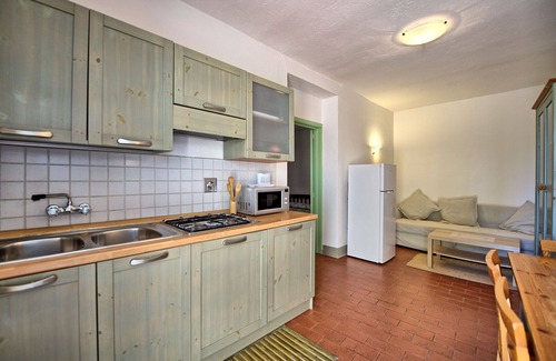 Pontassieve Villa | Beautiful apartment in villa for 2 people with A/C, WIFI, pool, TV, pets allowed and panoramic v.