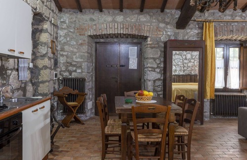 Bagnoregio Villa | Beautiful apartment in villa for 8 guests with WIFI, pool, TV, patio and pets allowed