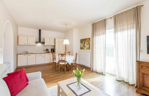 Merano Apartment | Beautiful apartment for 3 guests with WIFI, hot tub, pool, A/C, TV, terrace and pets allowed