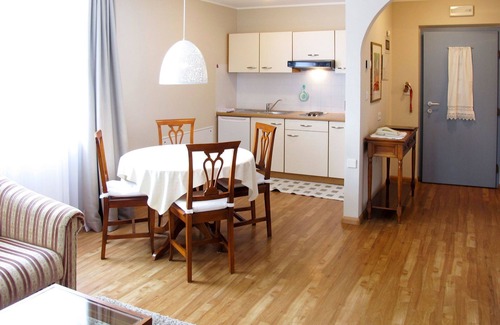 Merano Apartment | Beautiful apartment for 3 guests with WIFI, pool, hot tub, A/C, TV, balcony and pets allowed