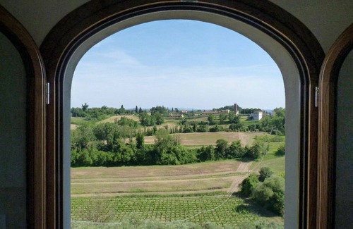 Fucecchio Villa | Beautiful apartment in villa for 2 guests with pool, A/C, WIFI and pets allowed
