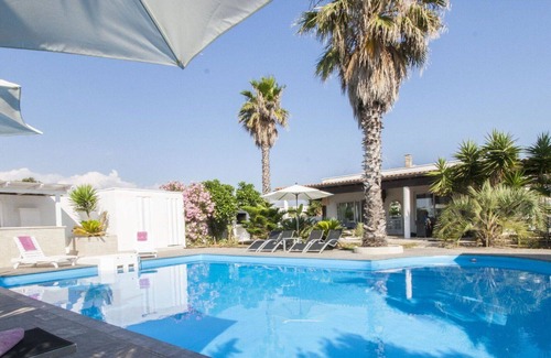 Pizzo Villa | Beautiful apartment in villa for 9 people with A/C, WIFI, pool, TV, patio and pets allowed