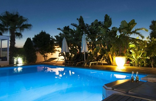 Pizzo Villa | Beautiful apartment in villa for 9 people with A/C, WIFI, pool, TV, patio and pets allowed