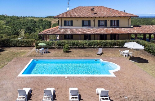 Mombaruzzo Apartment | Beautiful apartment for 12 people with WIFI, pool, TV, balcony and pets allowed