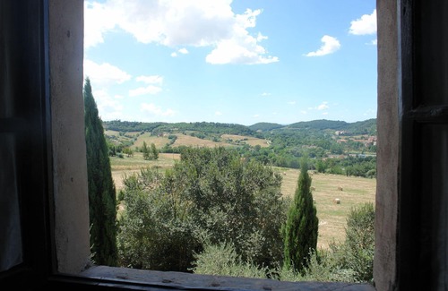 Poggibonsi Villa | Beautiful apartment in villa with pool, WIFI, TV, patio and panoramic view, close to San Gimignano
