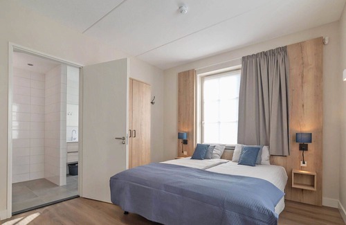 Colijnsplaat Apartment | Beautiful apartment for 4 guests with hot tub, WIFI, TV, balcony and parking