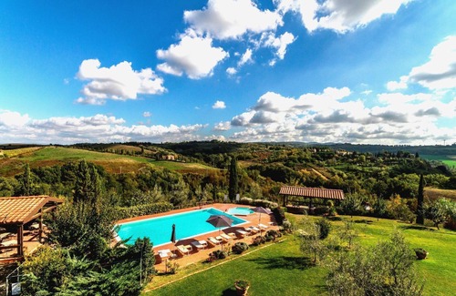 Sughera Apartment | Beautiful apartment with WIFI, pool, A/C, TV, terrace and panoramic view, close to San Gimignano