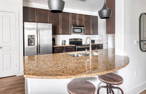 Gateway Apartment | Beautiful Arboretum 2BR w/ Pool, Gym & W/D, nr retail, by Blueground