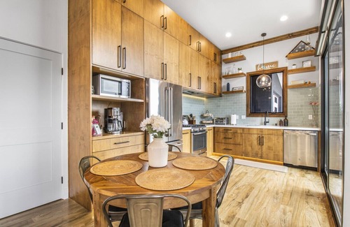 Crown Point House | Beautiful Bayside Beach Home in Pacific Beach