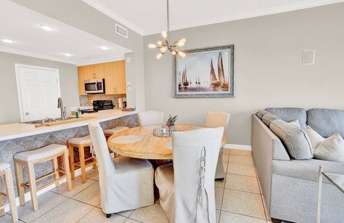 Thomas Drive Condo | Beautiful beachfront unit with complimentary beach service for two!